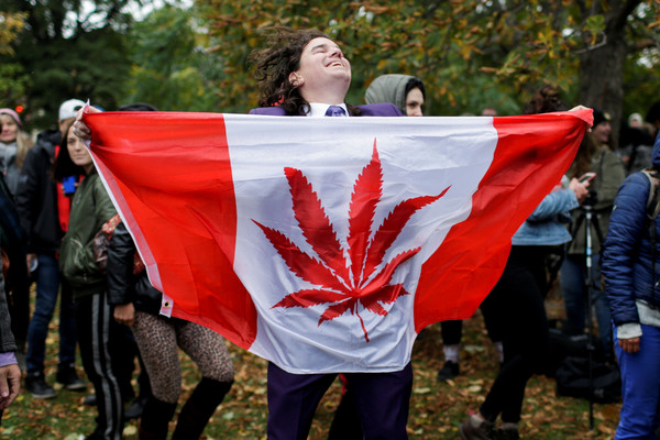 加拿大將大麻解禁，任何成年人都可以在合格商店購買大麻
